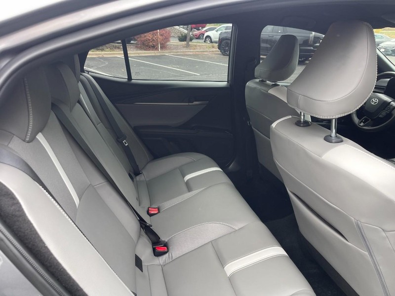 Toyota Camry Vehicle Image 12