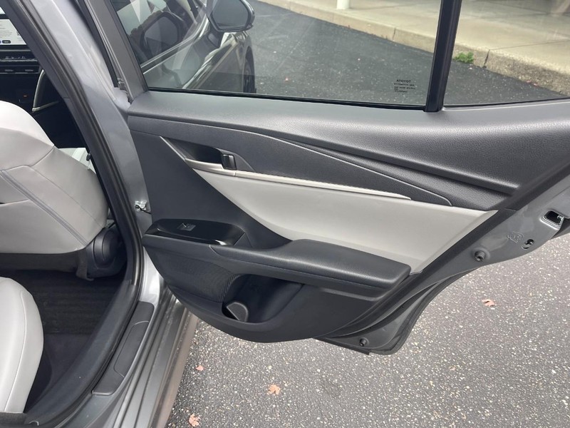 Toyota Camry Vehicle Image 13