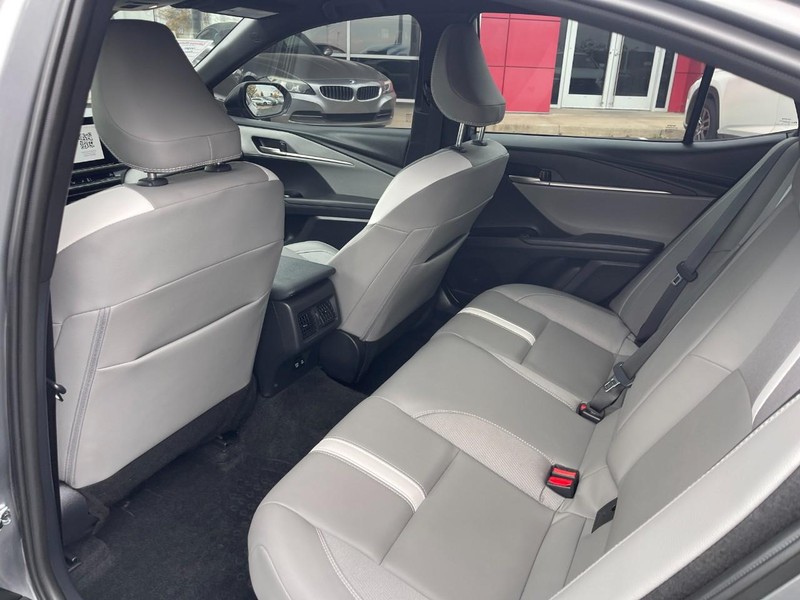 Toyota Camry Vehicle Image 15