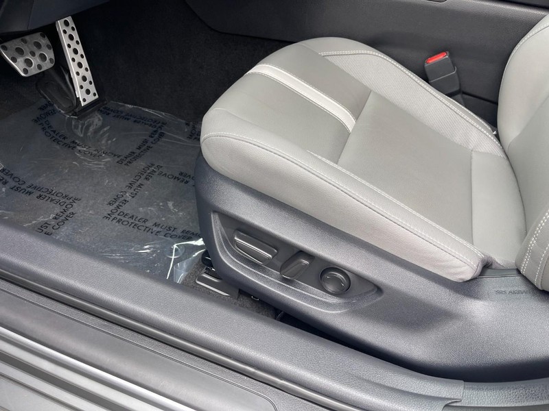 Toyota Camry Vehicle Image 17