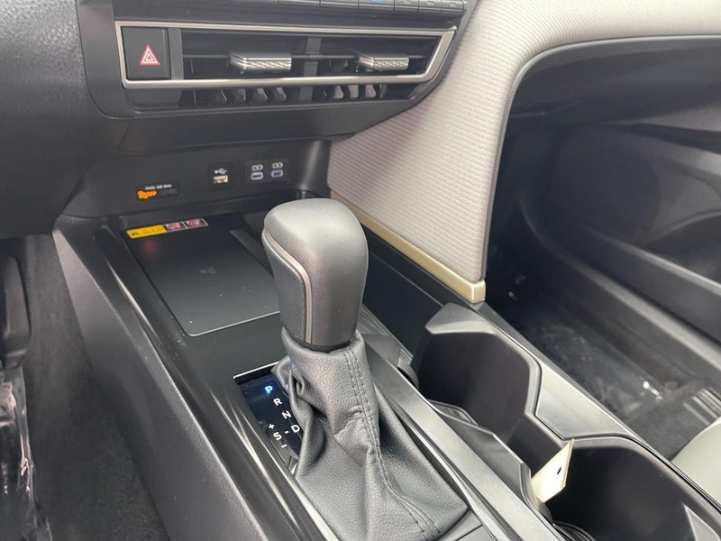 Toyota Camry Vehicle Image 26