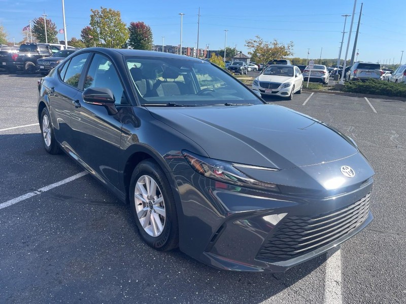 Toyota Camry Vehicle Image 02