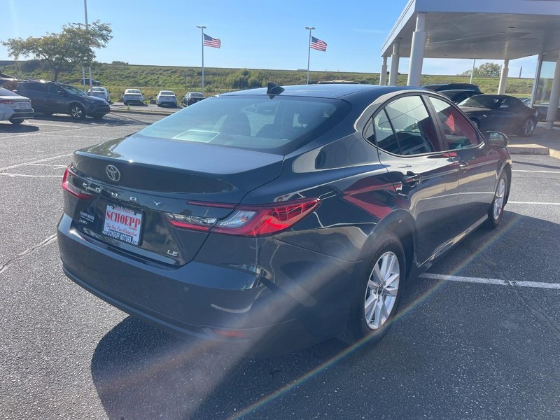 Toyota Camry Vehicle Image 03