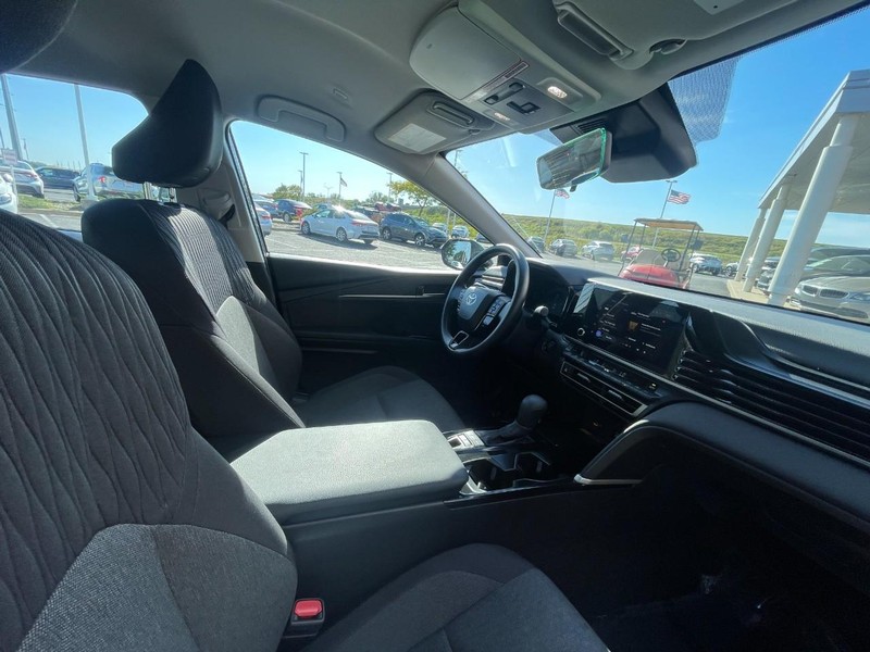 Toyota Camry Vehicle Image 10
