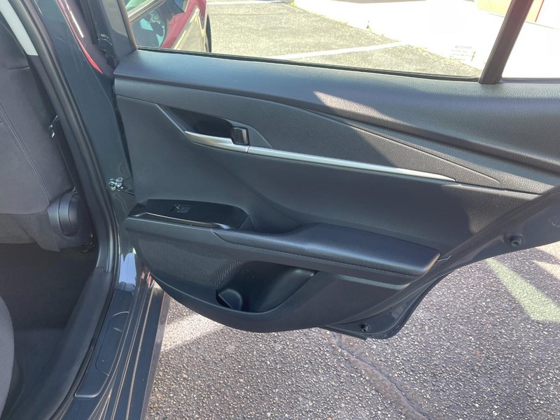 Toyota Camry Vehicle Image 13