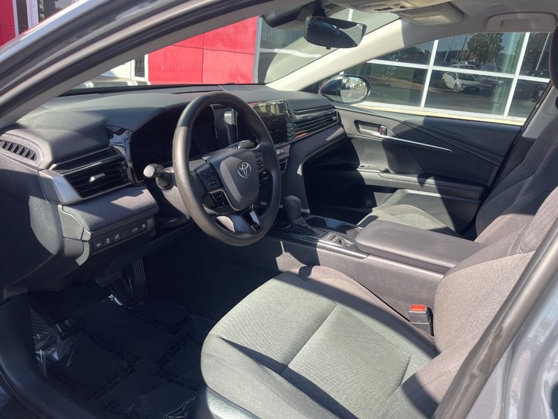 Toyota Camry Vehicle Image 16