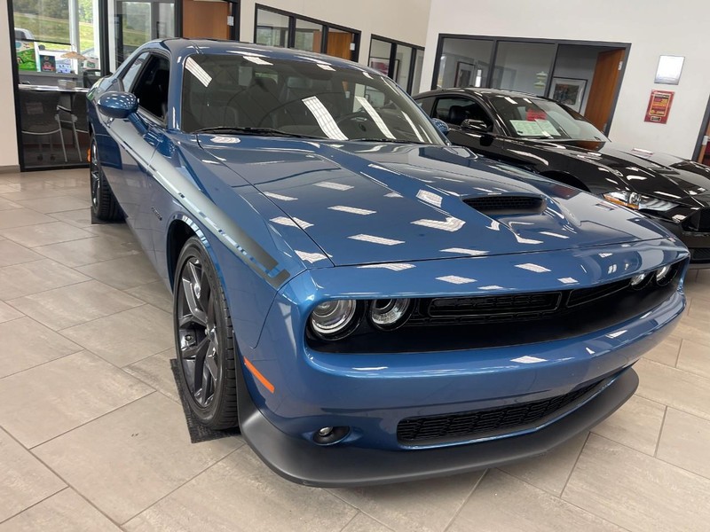Dodge Challenger Vehicle Image 02