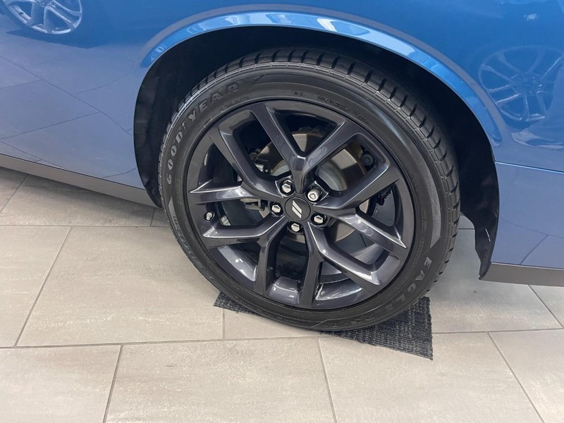 Dodge Challenger Vehicle Image 05