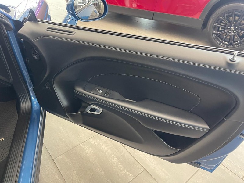 Dodge Challenger Vehicle Image 12