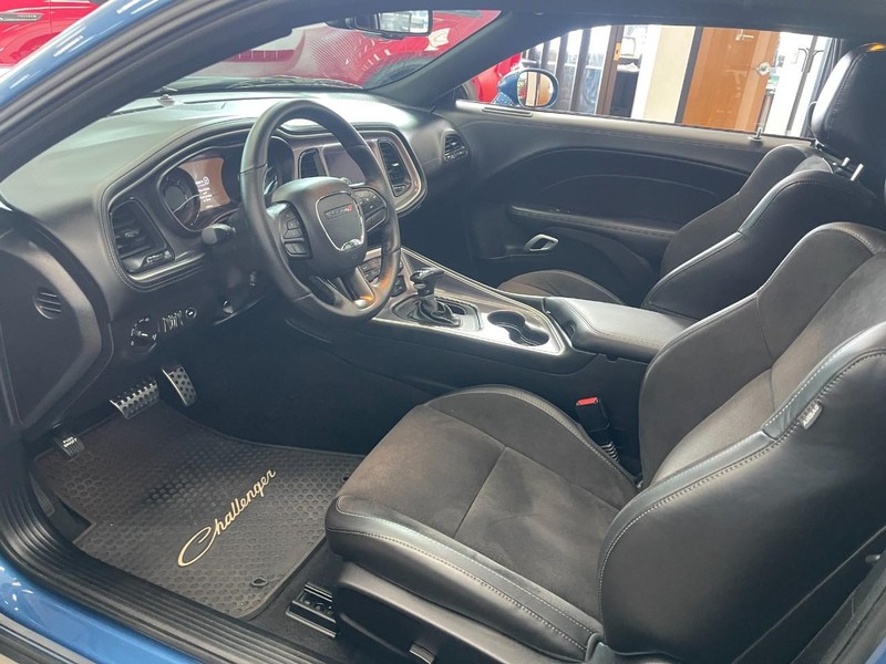 Dodge Challenger Vehicle Image 14