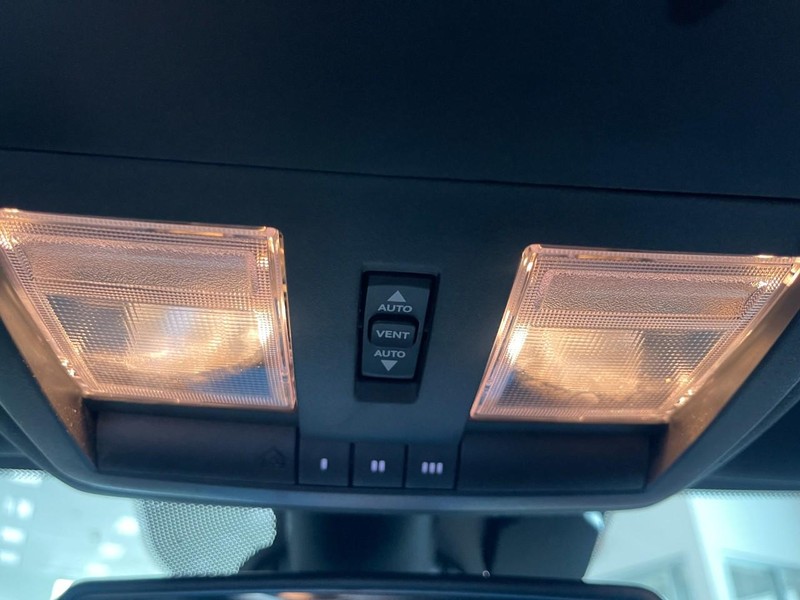 Dodge Challenger Vehicle Image 29