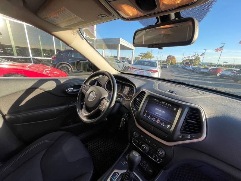 Jeep Cherokee Vehicle Image 05
