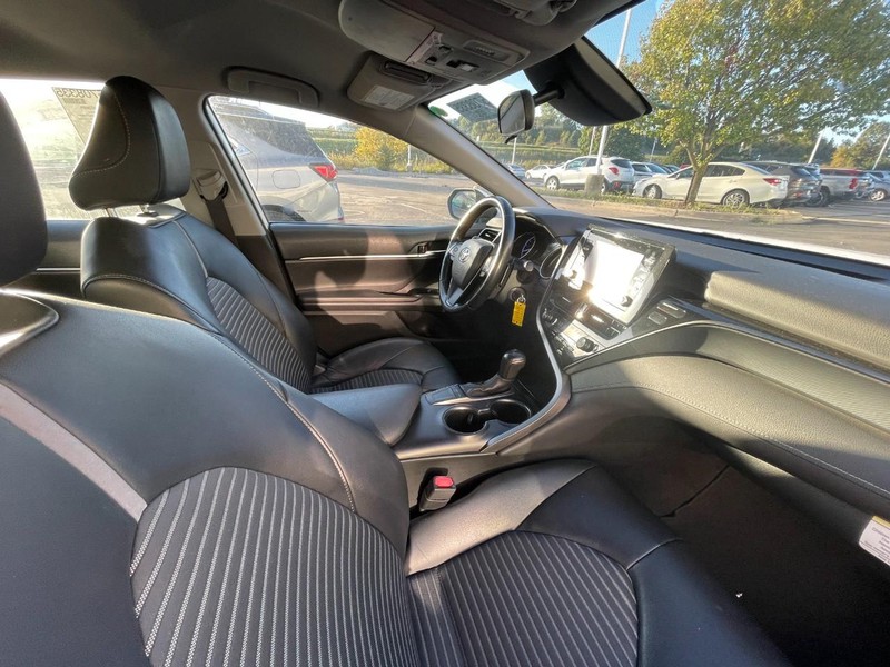 Toyota Camry Vehicle Image 03