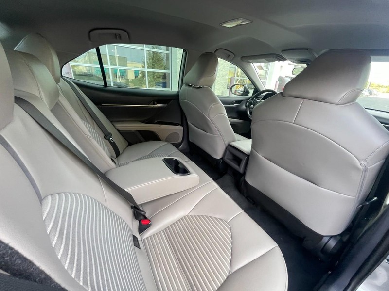 Toyota Camry Vehicle Image 10