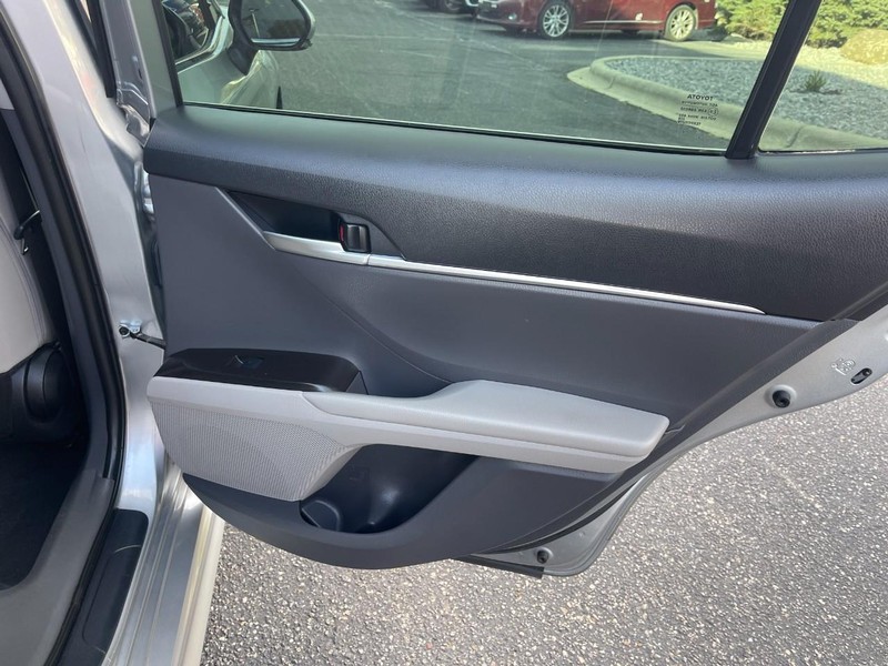 Toyota Camry Vehicle Image 11