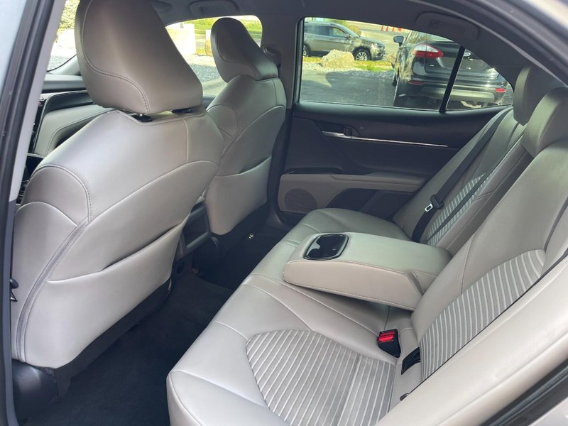 Toyota Camry Vehicle Image 12