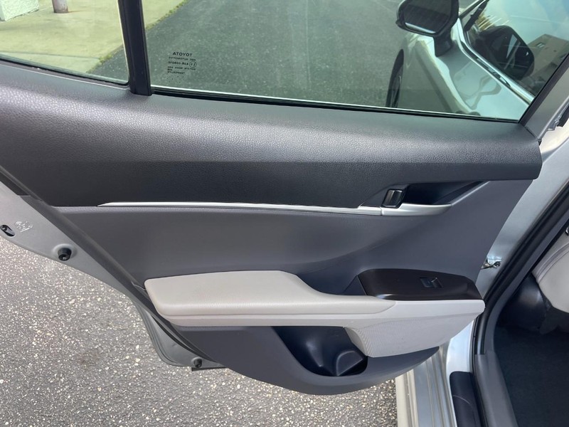 Toyota Camry Vehicle Image 13