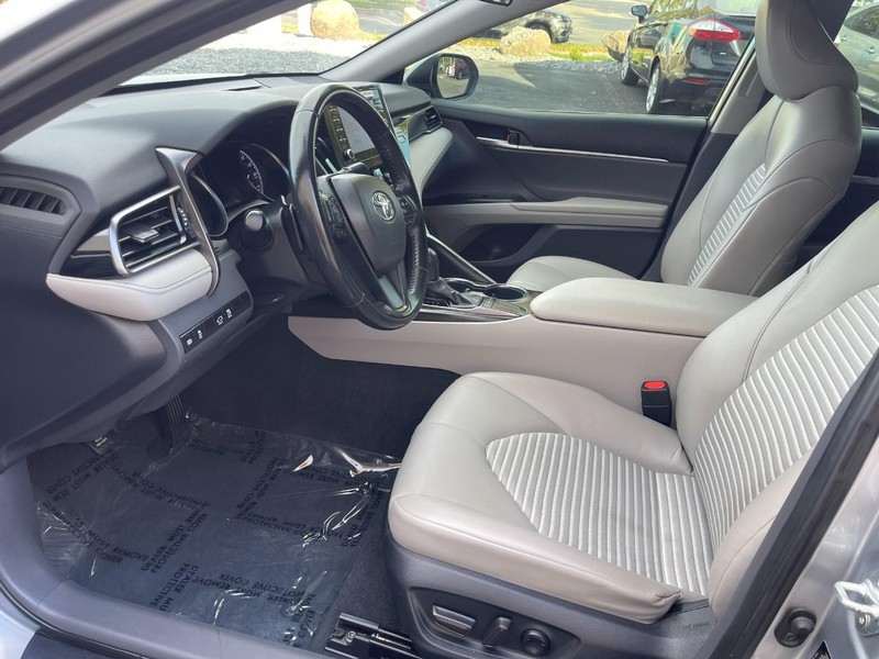 Toyota Camry Vehicle Image 14