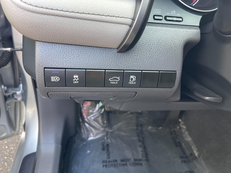 Toyota Camry Vehicle Image 16