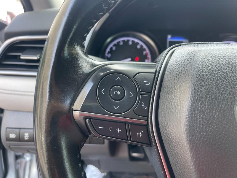 Toyota Camry Vehicle Image 18