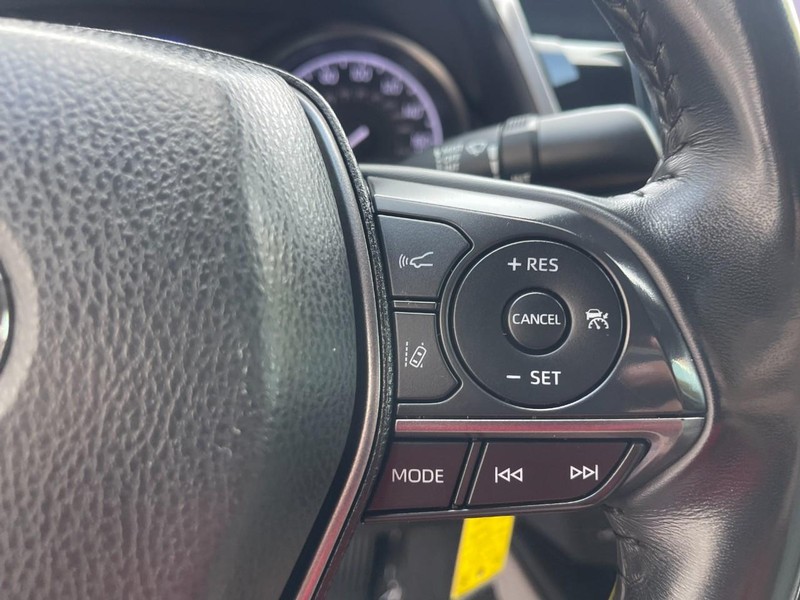 Toyota Camry Vehicle Image 19