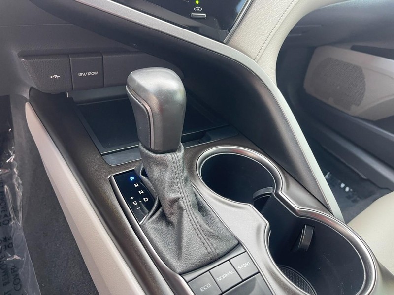Toyota Camry Vehicle Image 23