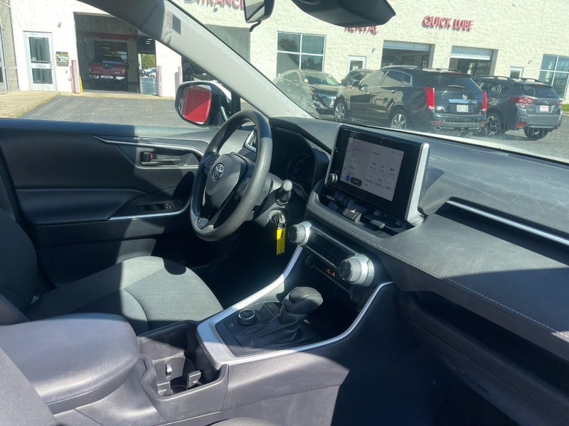 Toyota RAV4 Vehicle Image 02
