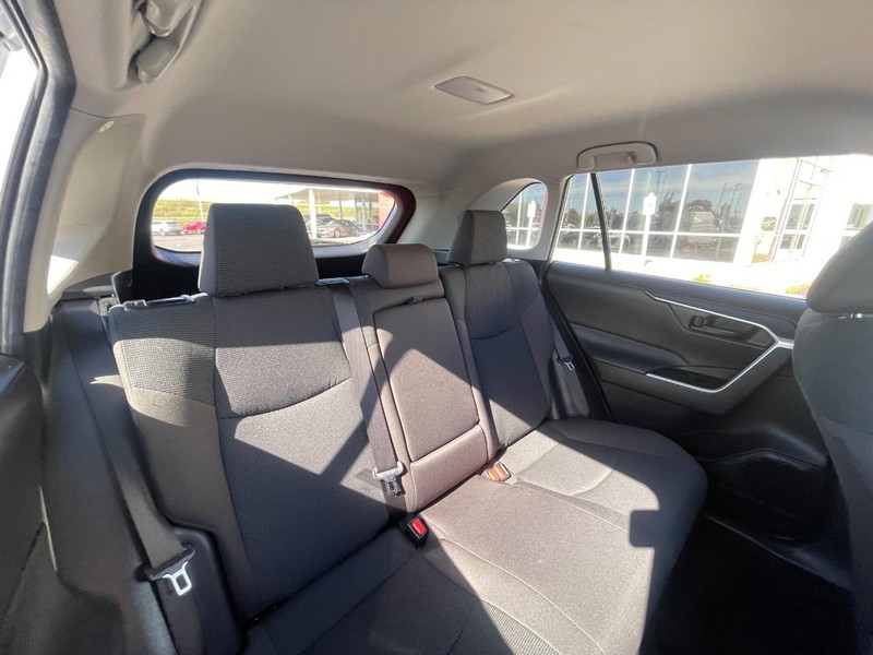 Toyota RAV4 Vehicle Image 04