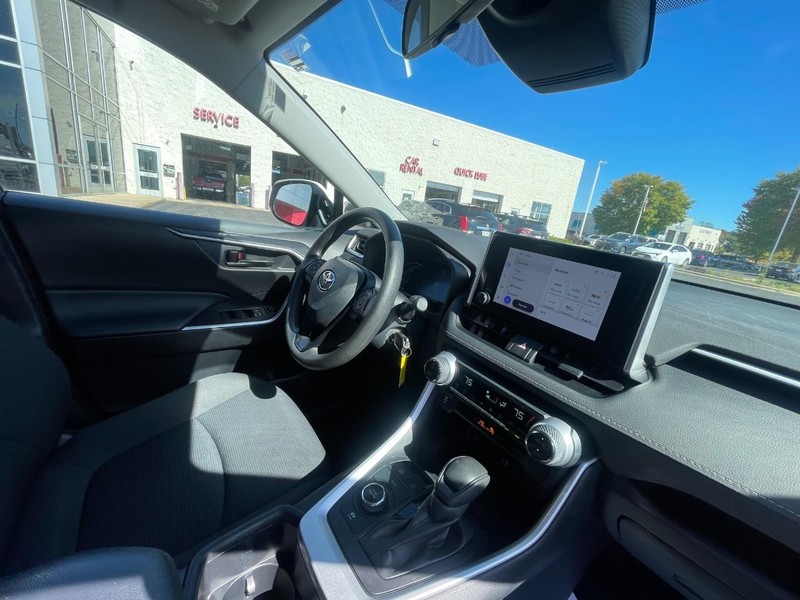 Toyota RAV4 Vehicle Image 05