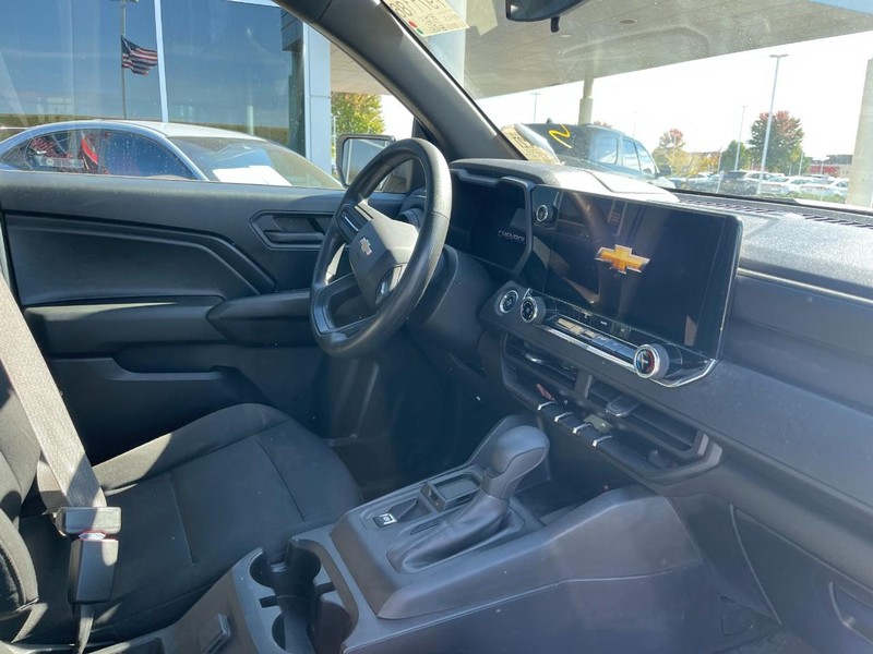Chevrolet Colorado Vehicle Image 02