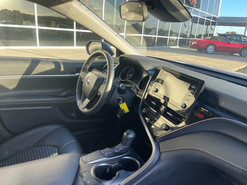 Toyota Camry Vehicle Image 02