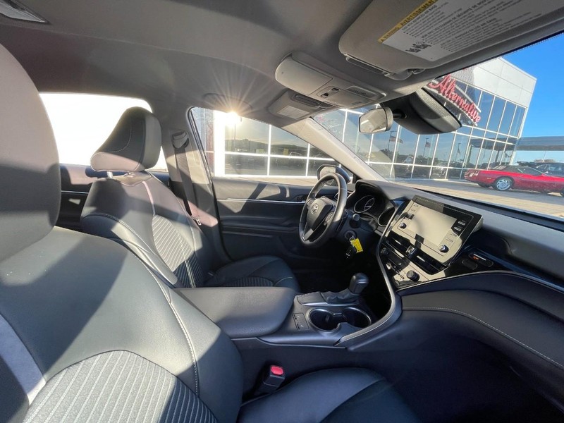 Toyota Camry Vehicle Image 03
