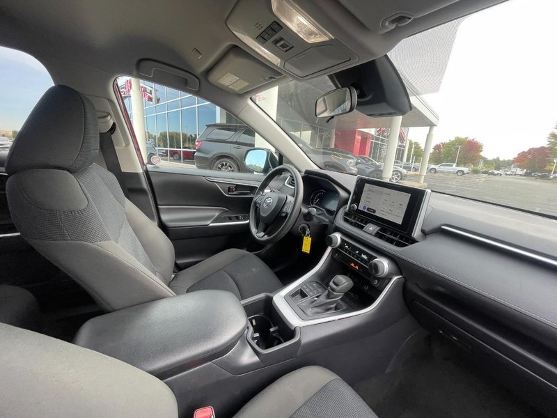 Toyota RAV4 Vehicle Image 05
