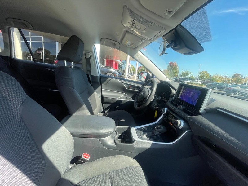 Toyota RAV4 Vehicle Image 03