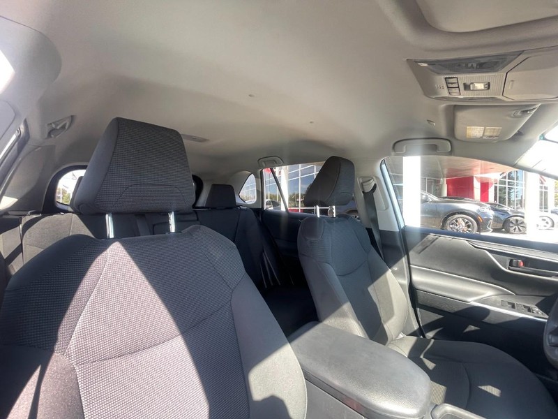 Toyota RAV4 Vehicle Image 04