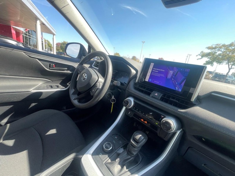 Toyota RAV4 Vehicle Image 06