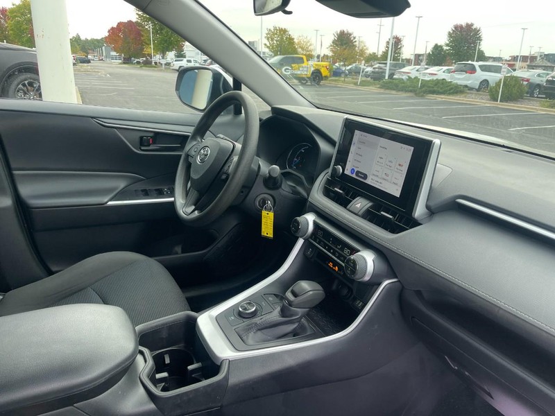 Toyota RAV4 Vehicle Image 02