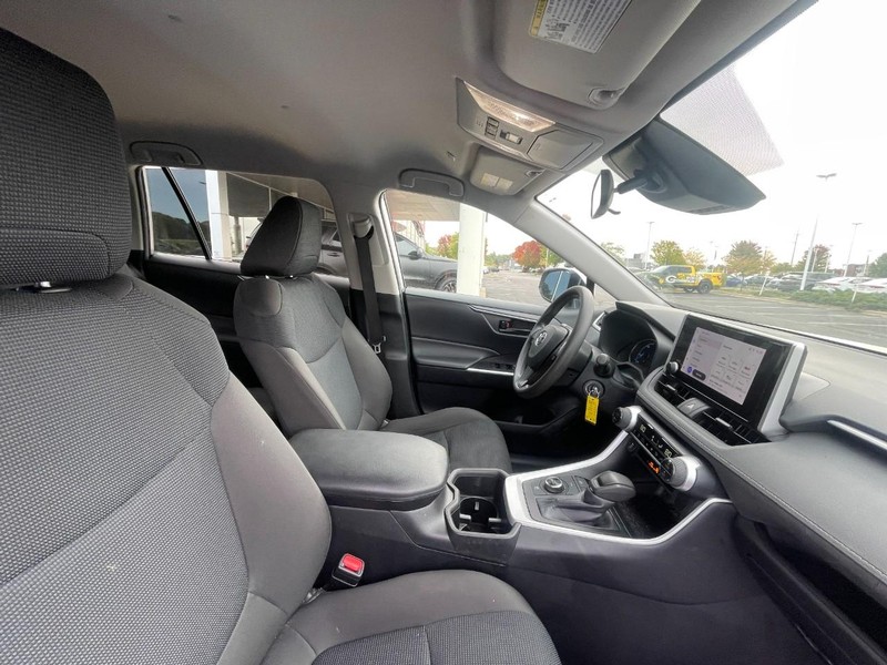 Toyota RAV4 Vehicle Image 03