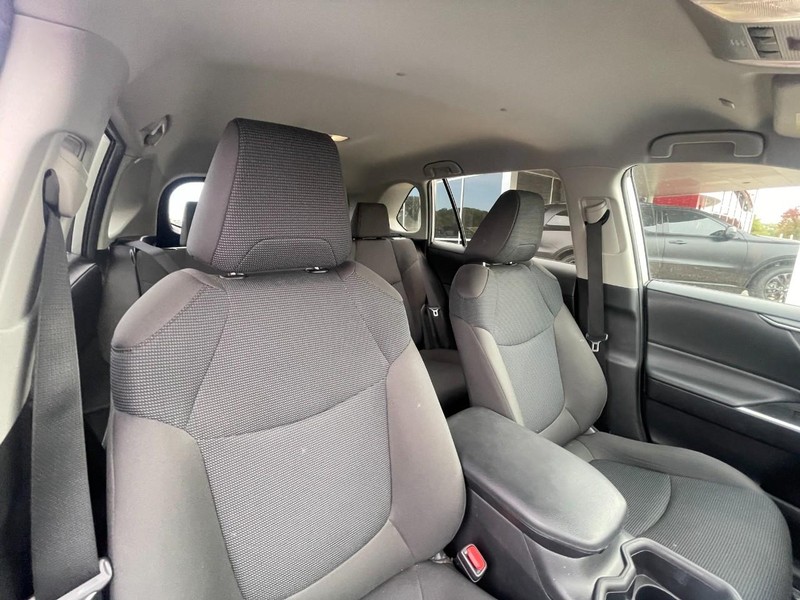 Toyota RAV4 Vehicle Image 04