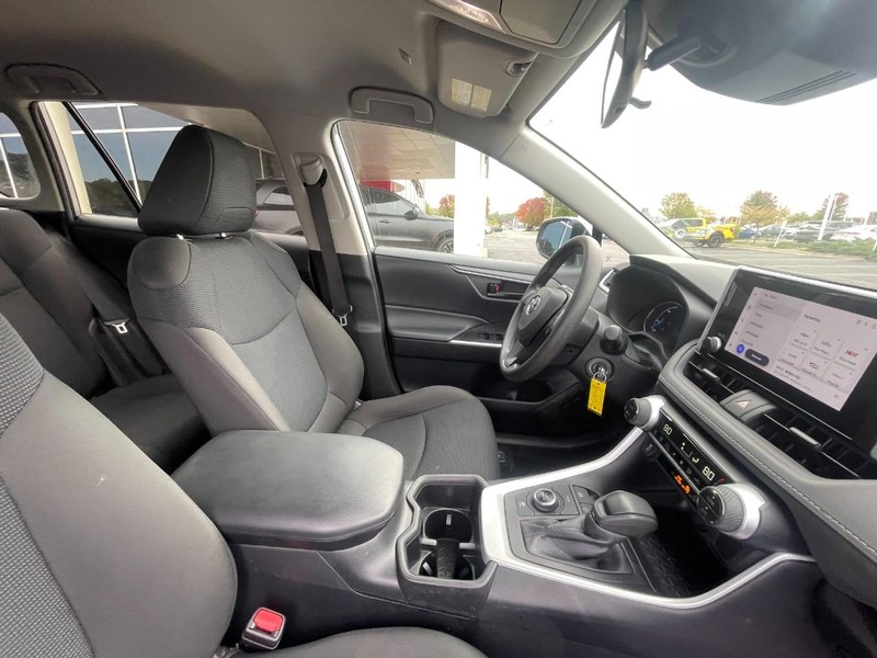 Toyota RAV4 Vehicle Image 06