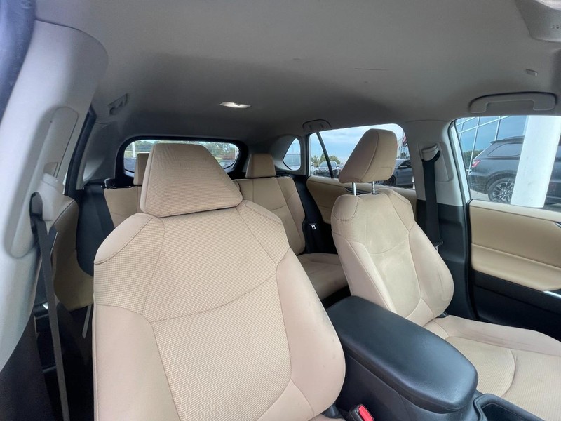 Toyota RAV4 Vehicle Image 04