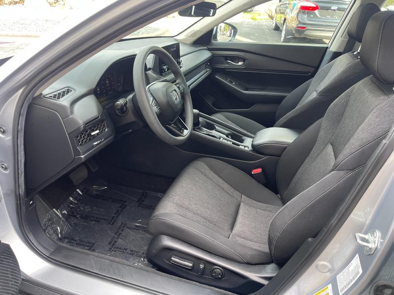 Honda Accord Sedan Vehicle Image 15