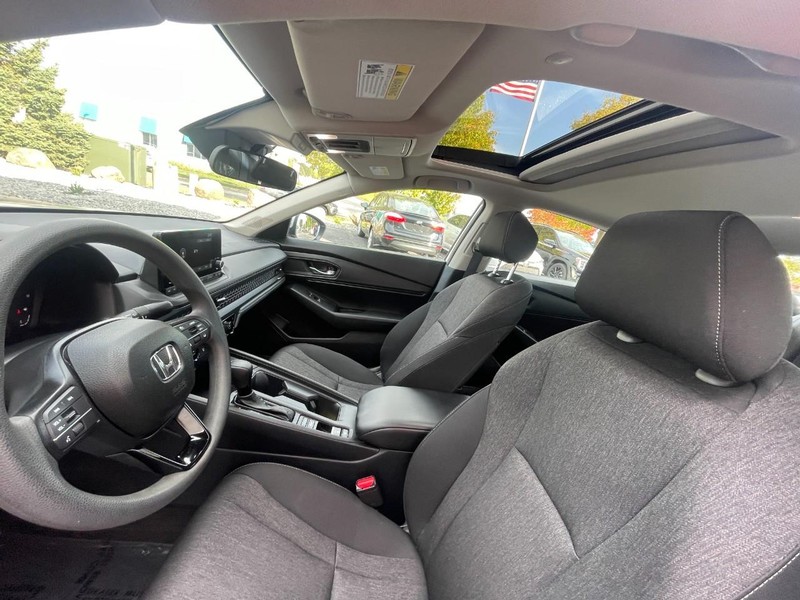Honda Accord Sedan Vehicle Image 17