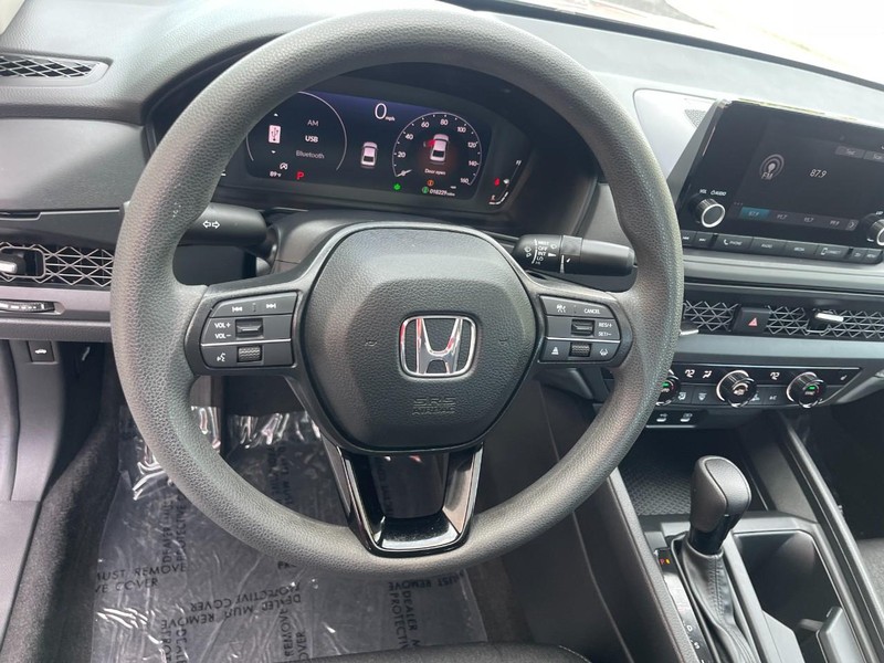 Honda Accord Sedan Vehicle Image 18