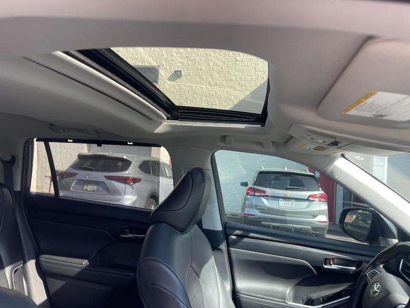 Toyota Highlander Vehicle Image 03