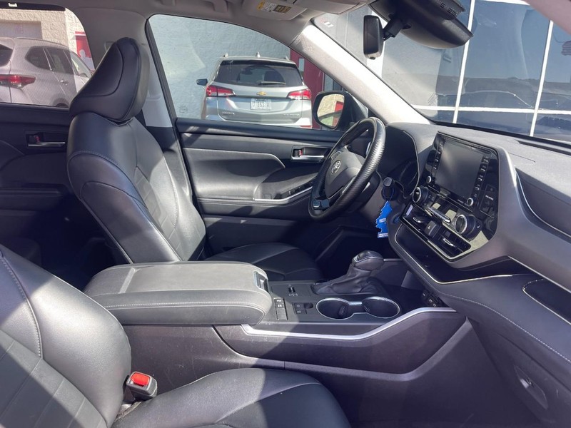 Toyota Highlander Vehicle Image 04