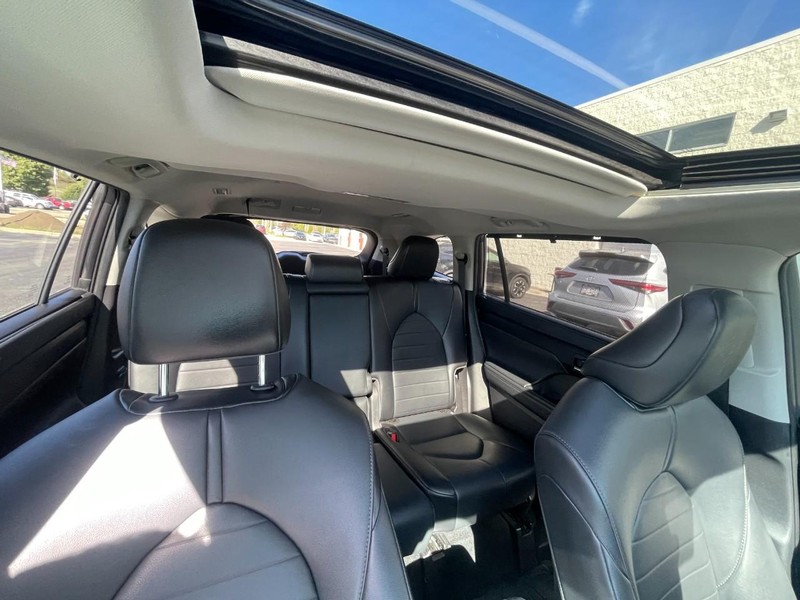 Toyota Highlander Vehicle Image 05