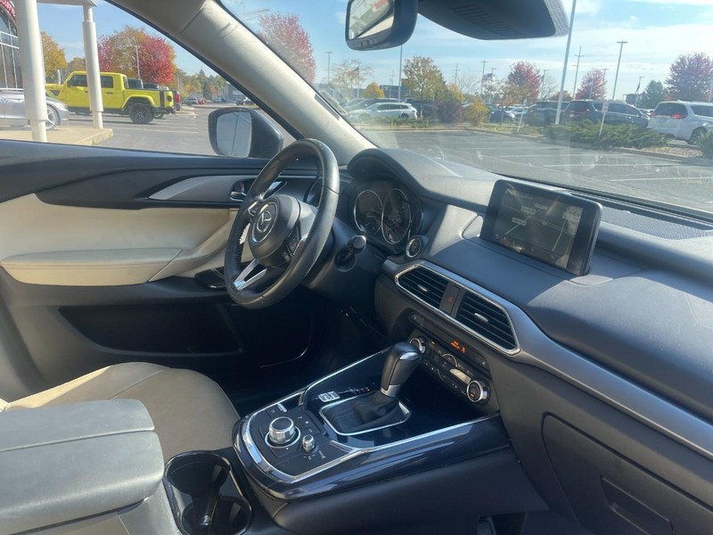 Mazda CX-9 Vehicle Image 02