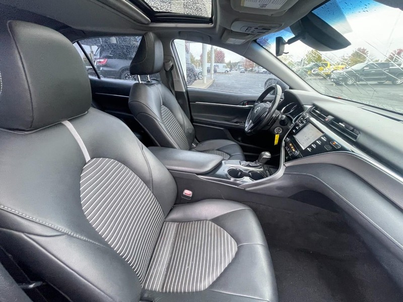 Toyota Camry Vehicle Image 04