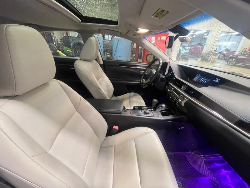 Lexus ES 350 Vehicle Image 09